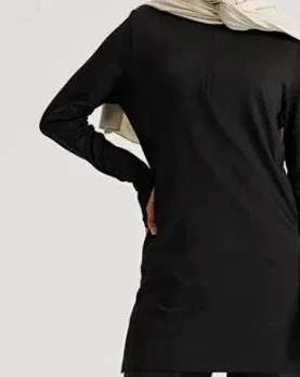تي شيرت نسائي رياضي فضفاض للنساء المسلمات بأكمام طويلة واقي من الشمس سريع الجفاف