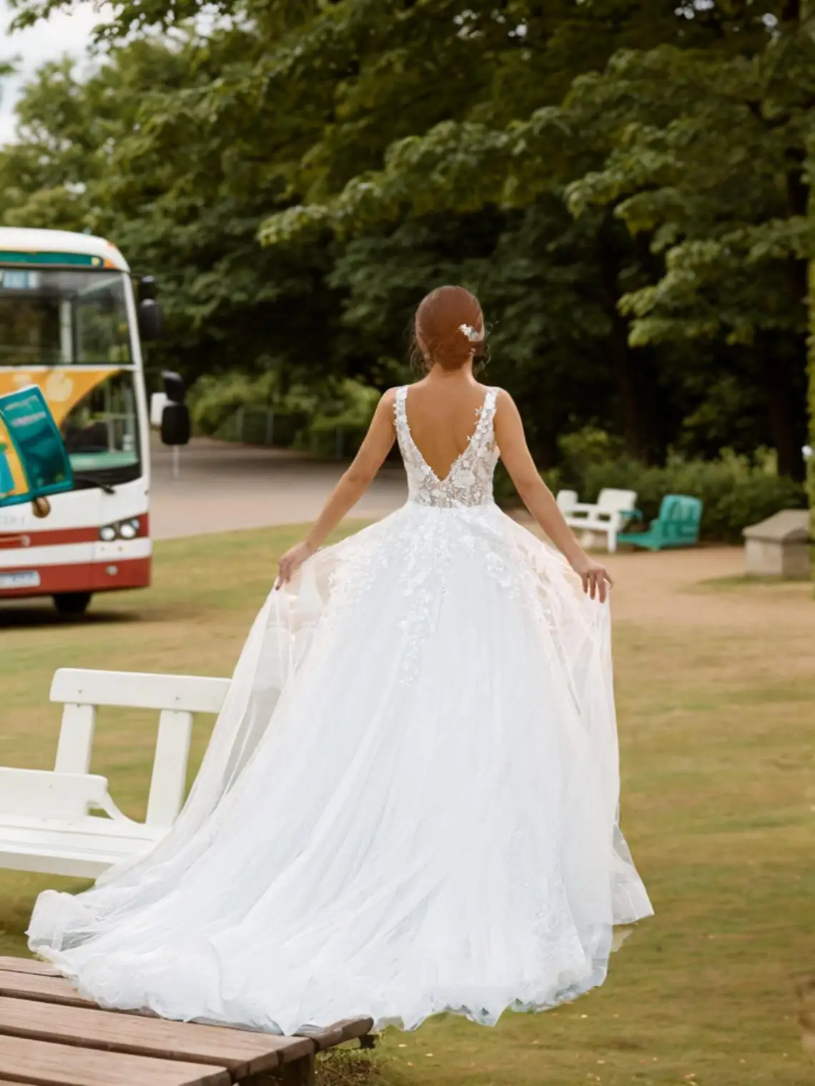 

Elegant A-Line Formal Wedding Dress V Neck Lace Tulle Sleeveless Beading Appliques Chapel Train Bridal Gown 2025 Free Customized