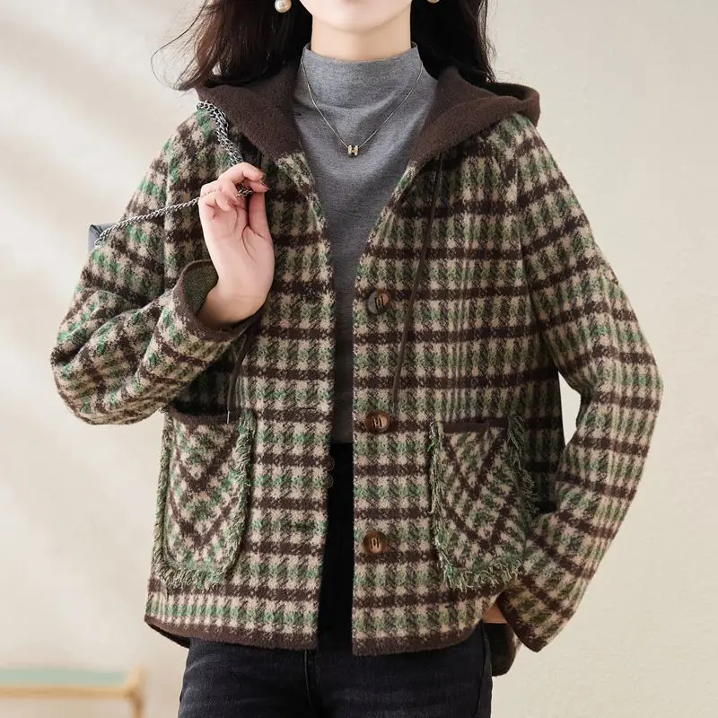 

2025 winter new loose casual plaid hooded temperament short thickened women's woolen jacket top coats for women