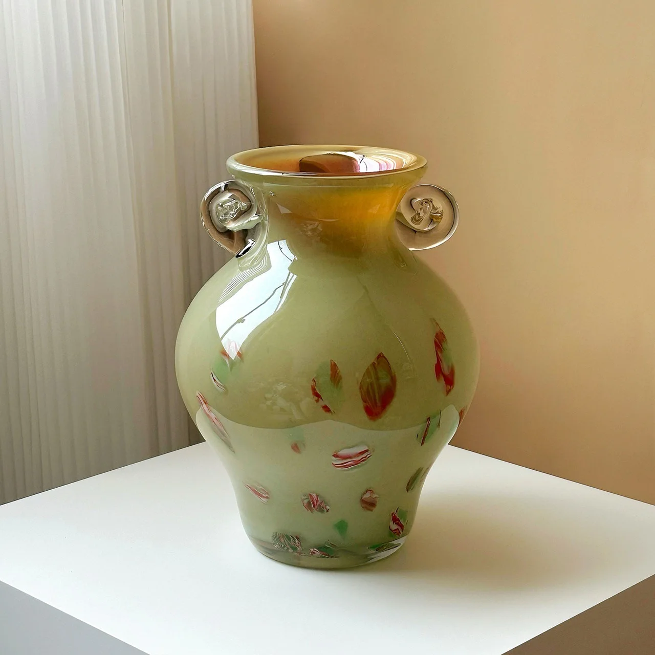 Super beautiful gentle antique color gradual change glass vase French advanced feeling living room dining table flower ware