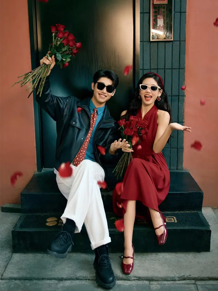 

2026 Studio Couple New Hong Kong Style Retro Wedding Photos Street Snap Atmosphere Photography Theme Clothing Vintage Feel