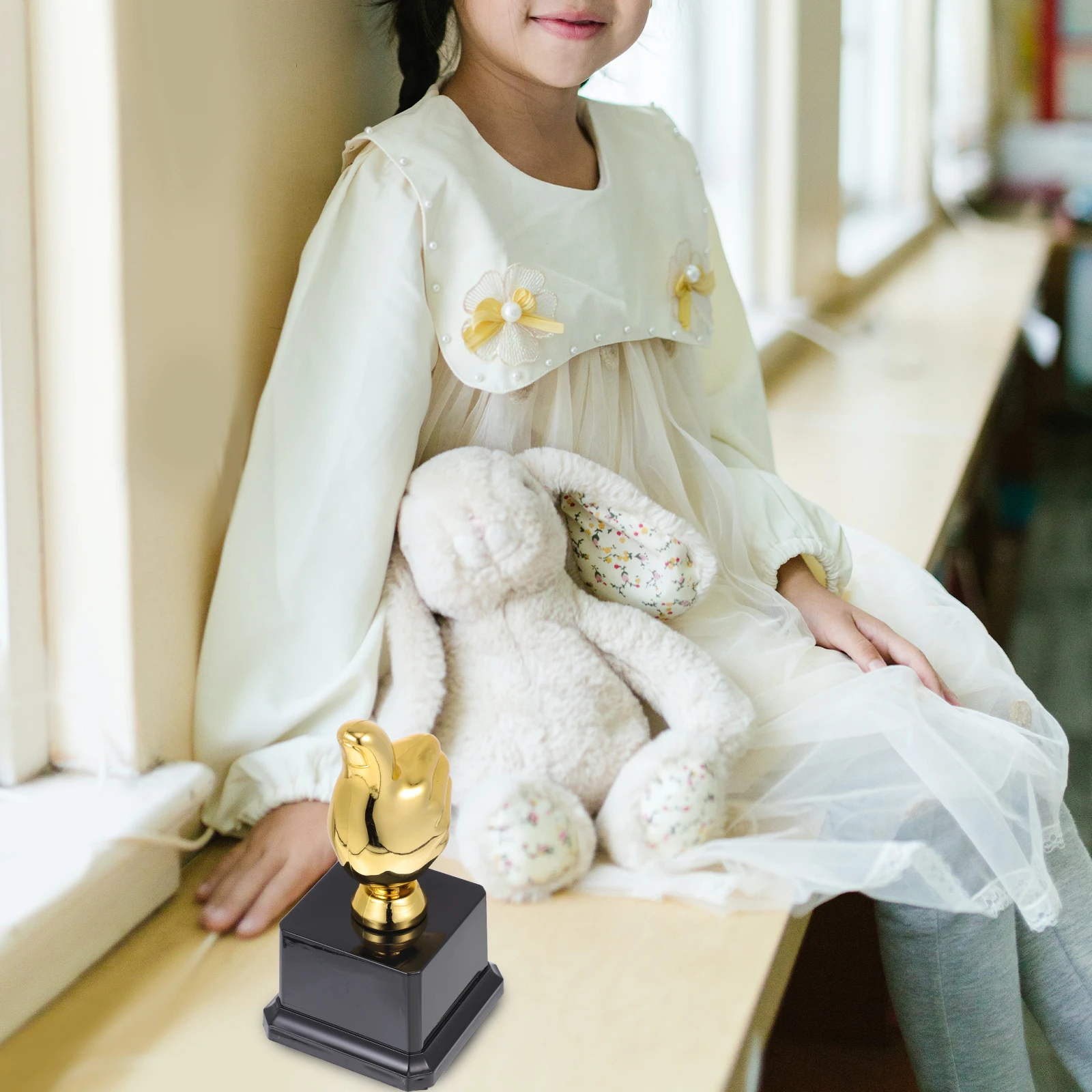 

Thumb Trophy Plastic Base Encouragement Award Kids Competition Game Prize Toy School Event Birthday Office Favor