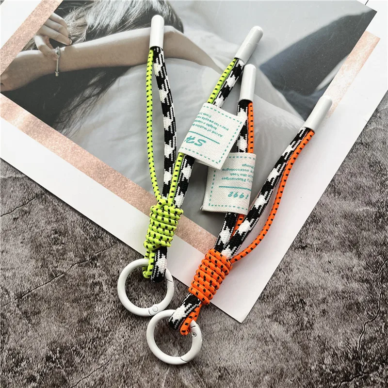 Key Chain Metal Keychain for Car Keys Contrasting Colors Key-chain Couple Keychain for Bags Small Gift Key Tags Decoration