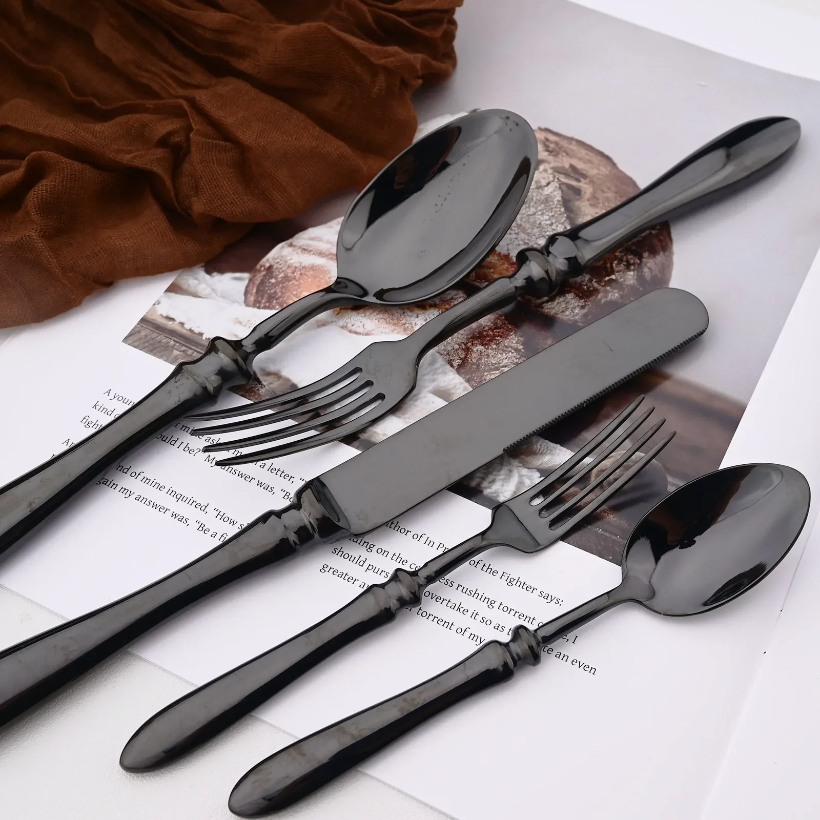 4Pcs Black Round Handle Cutlery Set Western Stainless Steel Dinnerware Set Knife Fork Spoon Dinner Utensils for Home Kitchen