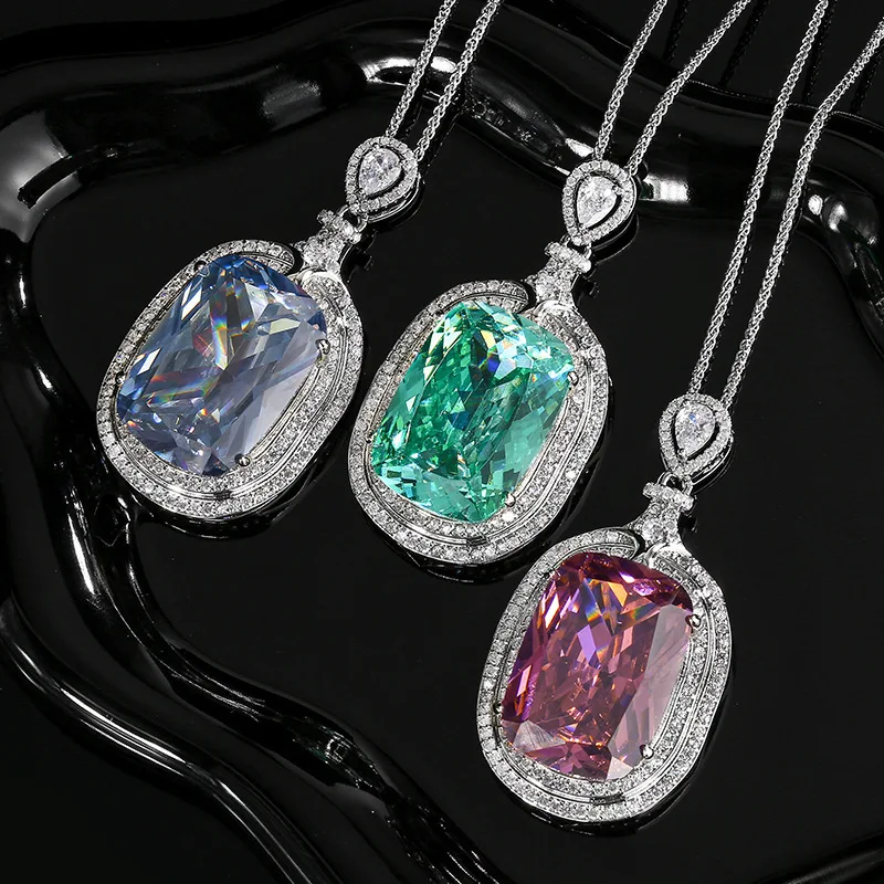 

Потрясающий кулон-подвеска 5А класса с крупным камнем 20*28 мм и цепочкой 55 см. Модный аксессуар, изысканное украшение.