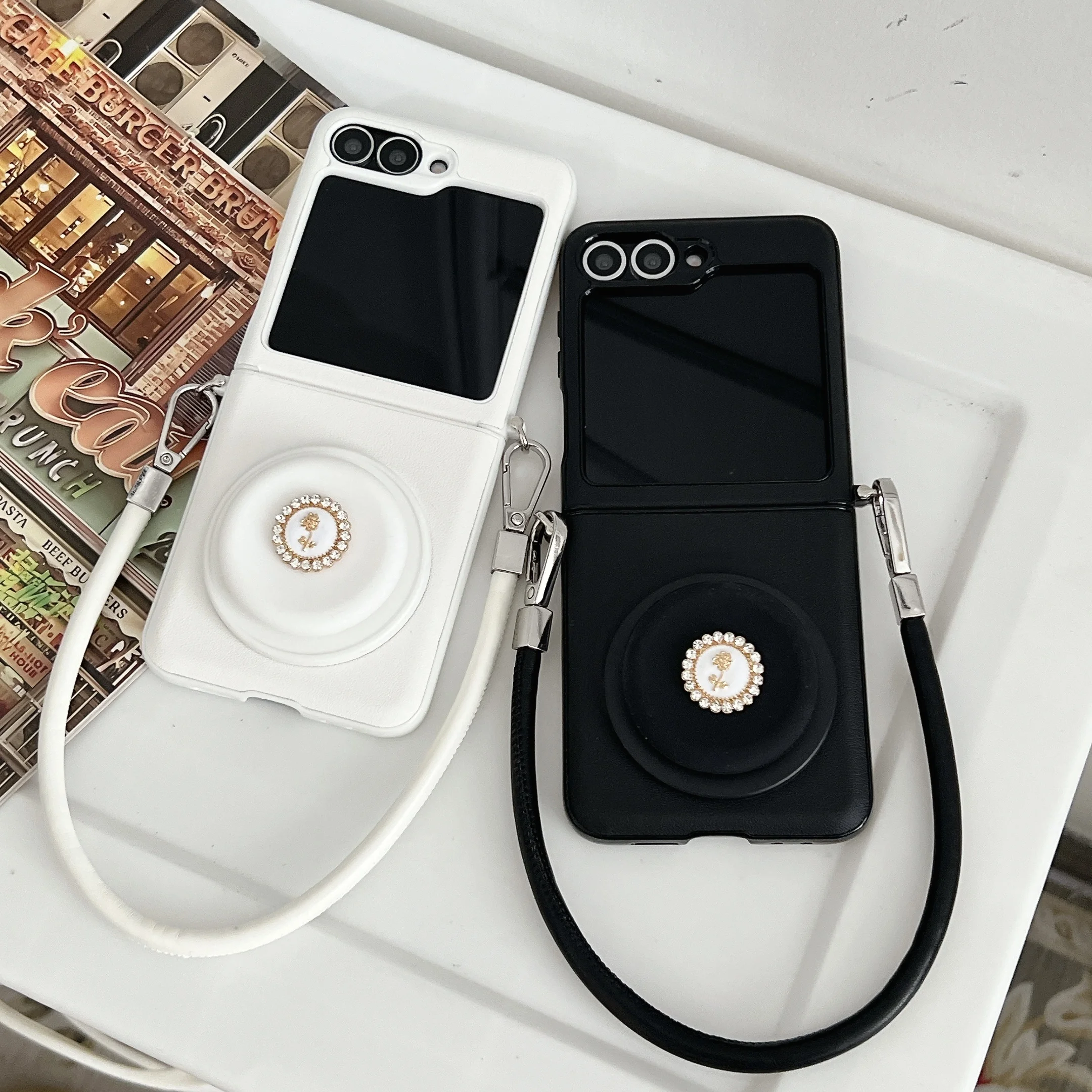 Magnetische Rose Standhülle – PU-Leder-Handyhülle mit weichem Rand-Handgelenkband für Samsung Galaxy Z Flip Z Flip 7 6 5 4 3 Flip7