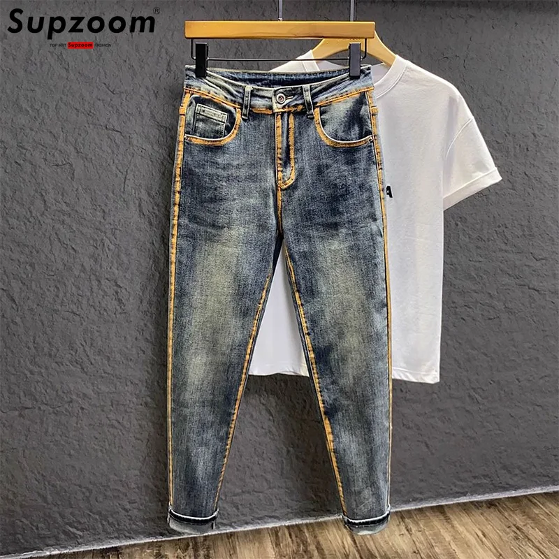 

Supzoom 2025 Новое поступление, горячая распродажа, модные топы, украшения в полоску, легкие мужские повседневные джинсовые джинсы с абстрактным узором, четыре сезона