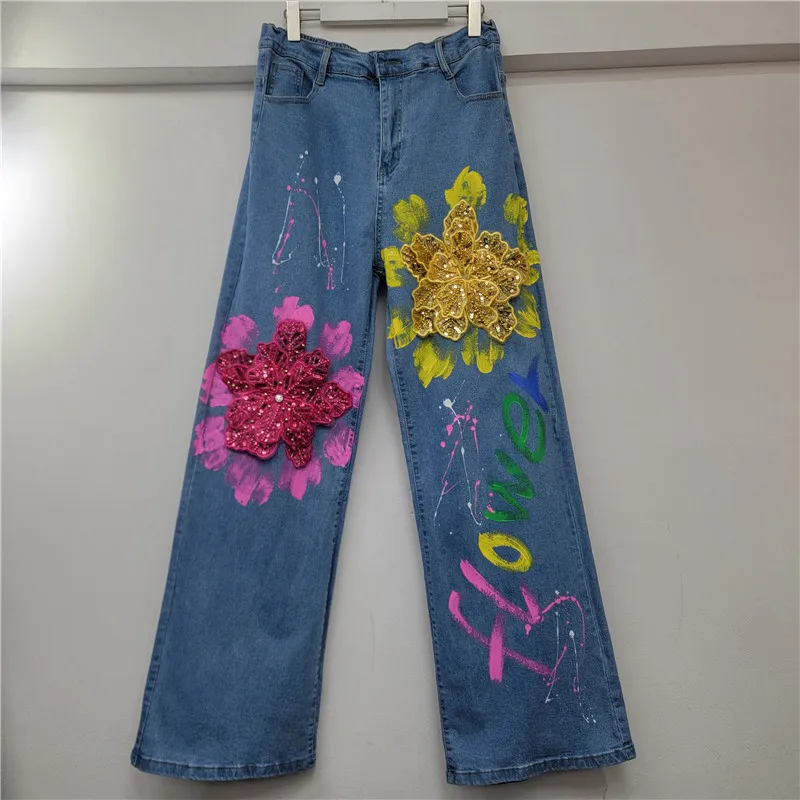 Handbemalte Graffiti-Persönlichkeit mit Pailletten und Blumen, lockere Jeans im Street-Style, lange Hosen, Denim-Hosen mit Sinn für europäisches Design