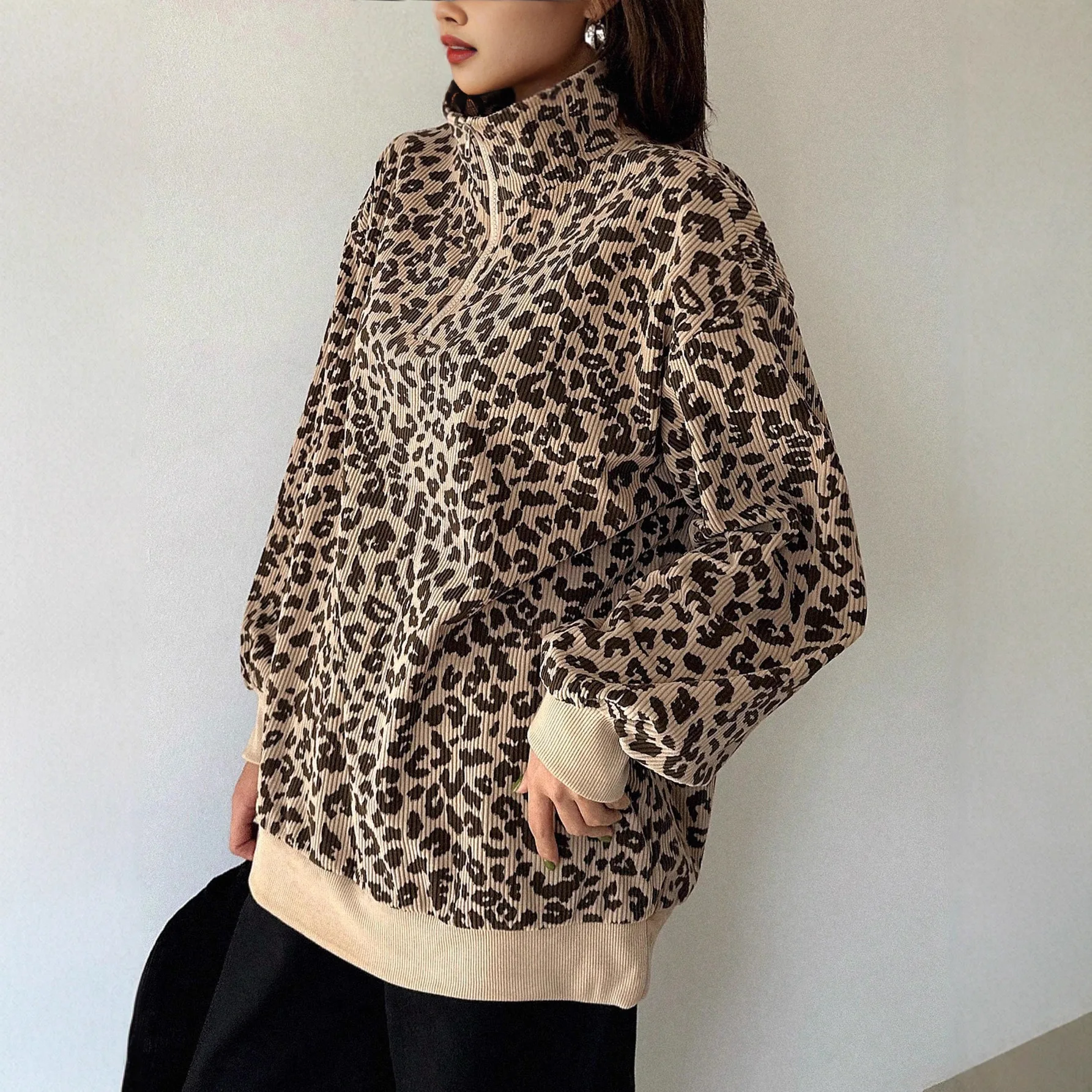 Women Fashion Zipper V Neck Sweatshirt Autumn Casual Loose Hoodie Leopard Long Sleeve Comfortable Pullovers Female 2025 Tops