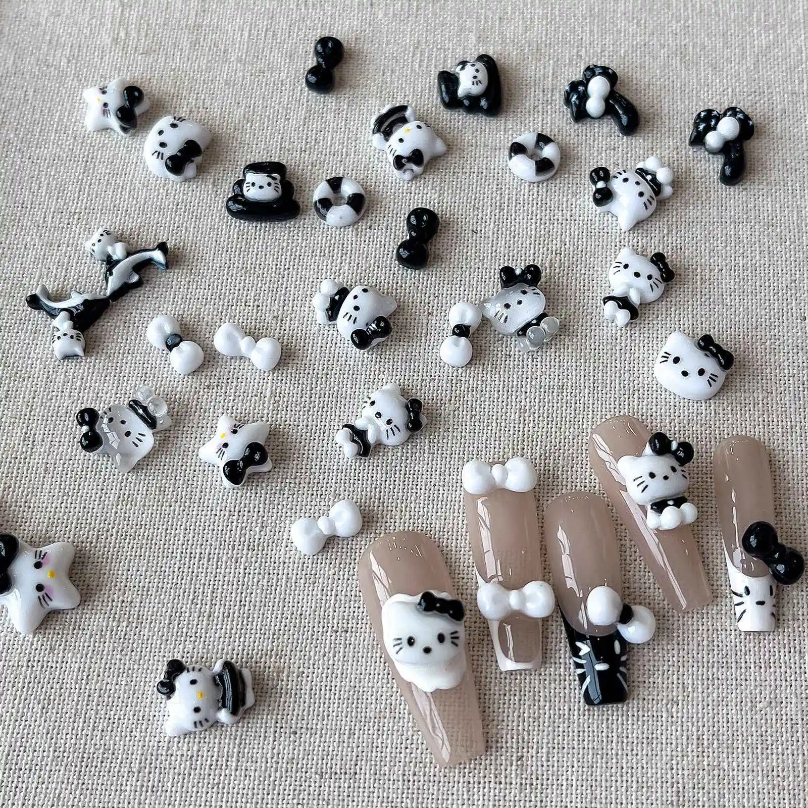 10 pçs 3d cor preta dos desenhos animados olá kitty encantos da arte do prego para o outono inverno diy decoração do prego kawaii resina encantos suprimentos de unhas