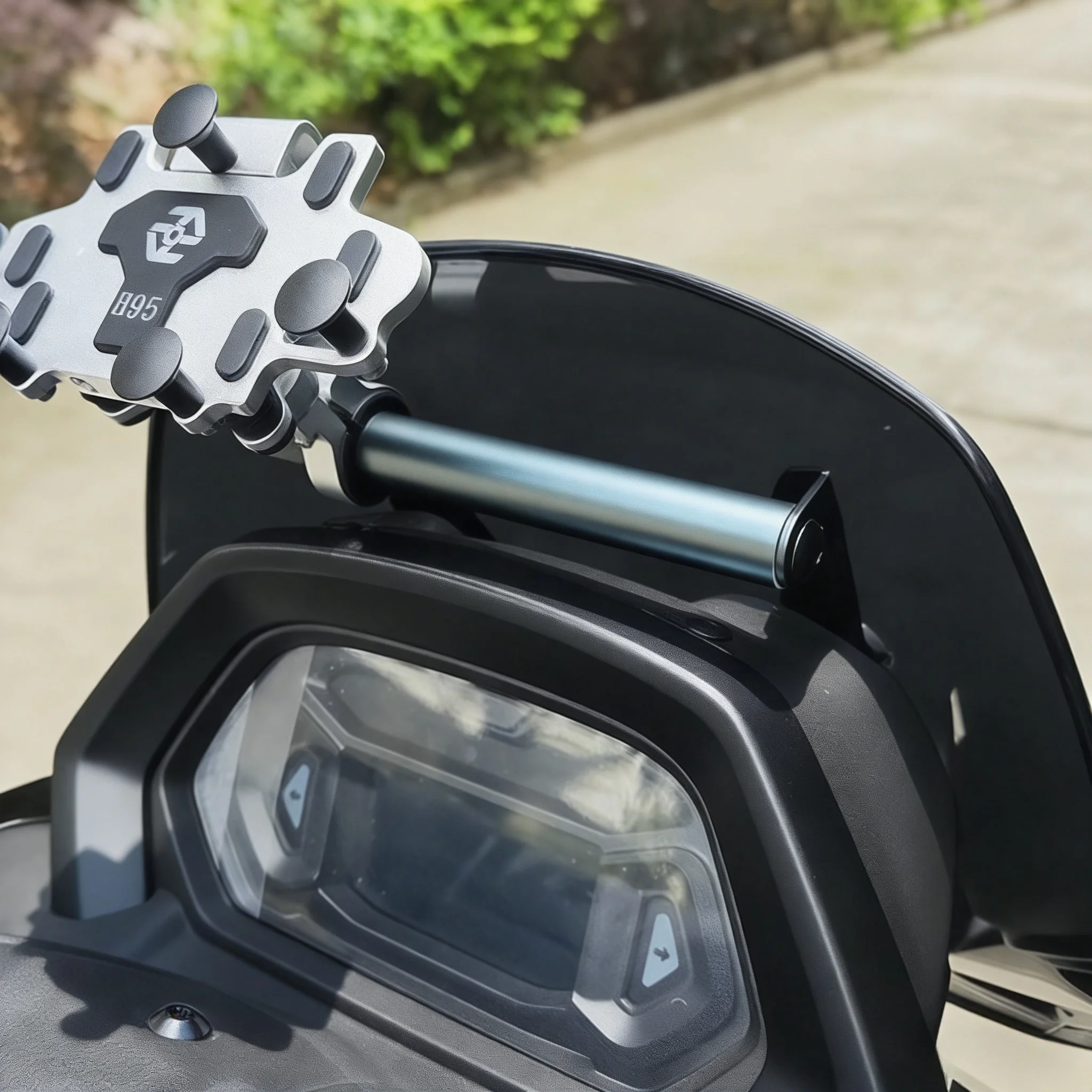 For Yamaha NMAX 155 modified with extended crossbar navigation bracket, vehicle-mounted bracket, and mobile phone bracket