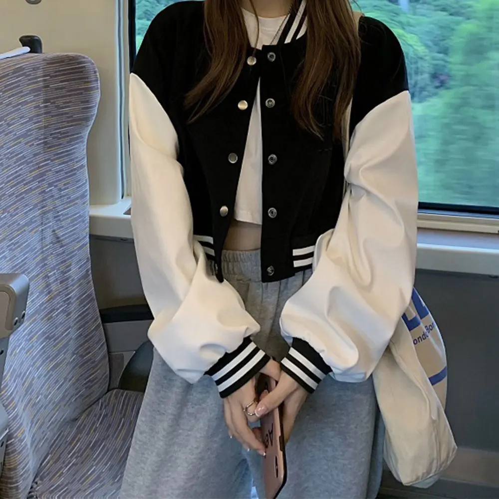 

Модная однобортная бейсбольная куртка с длинными рукавами и цветными блоками