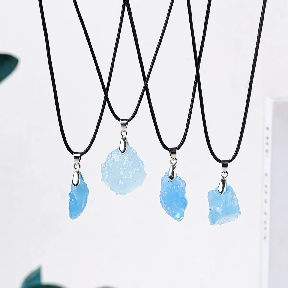 1pc Natural Crystal Aquamarine Raw Stone Pendant Irregular Kunzite Necklace Crystal Unpolished Ladies Jewelry Holiday Gift