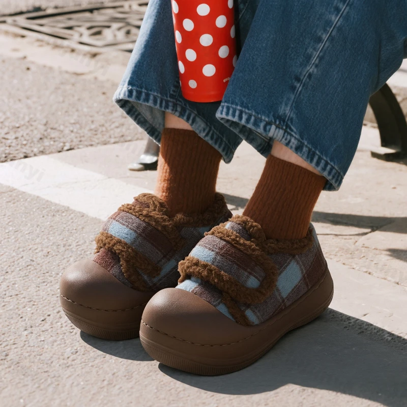 

Women's Plush Shoes 2025 Winter New Fashion Vintage Platform Casual Shoes Outdoor Non Slip Comfort Height Increase Cotton Shoes