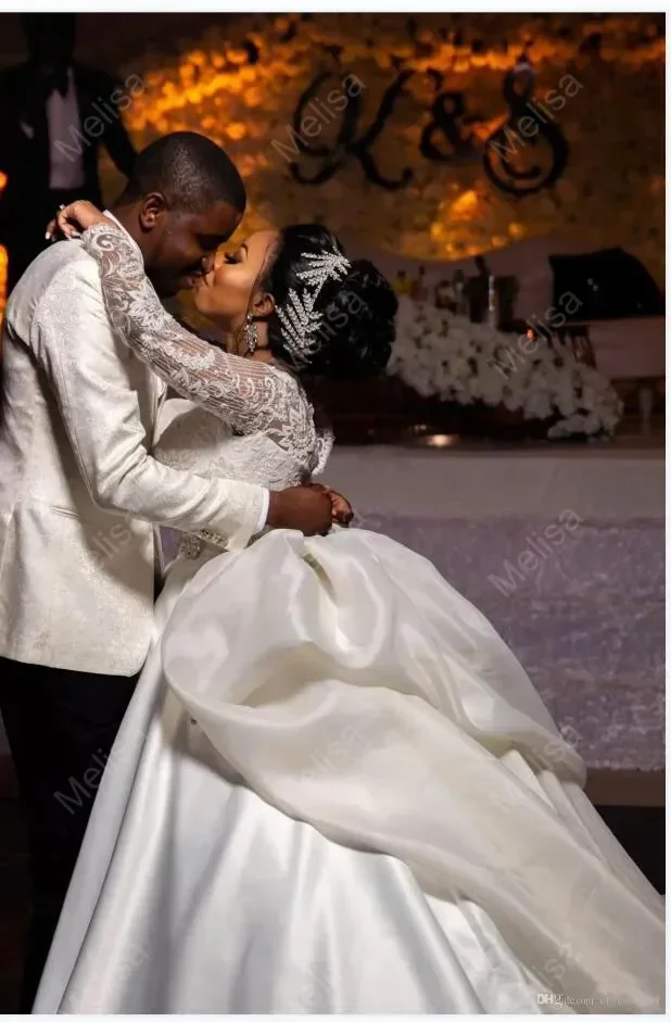 Abiti da sposa personalizzati con scollo rotondo e applicazioni in pizzo, abiti da ballo gonfi, strascico da cattedrale, maniche lunghe in raso, abiti da sposa