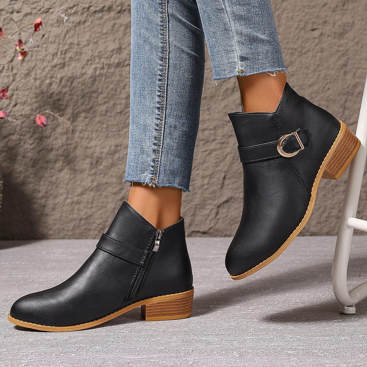 

Short boots 2025 Roman retro short boots women's autumn and winter new style thick heel round head and bare boots women