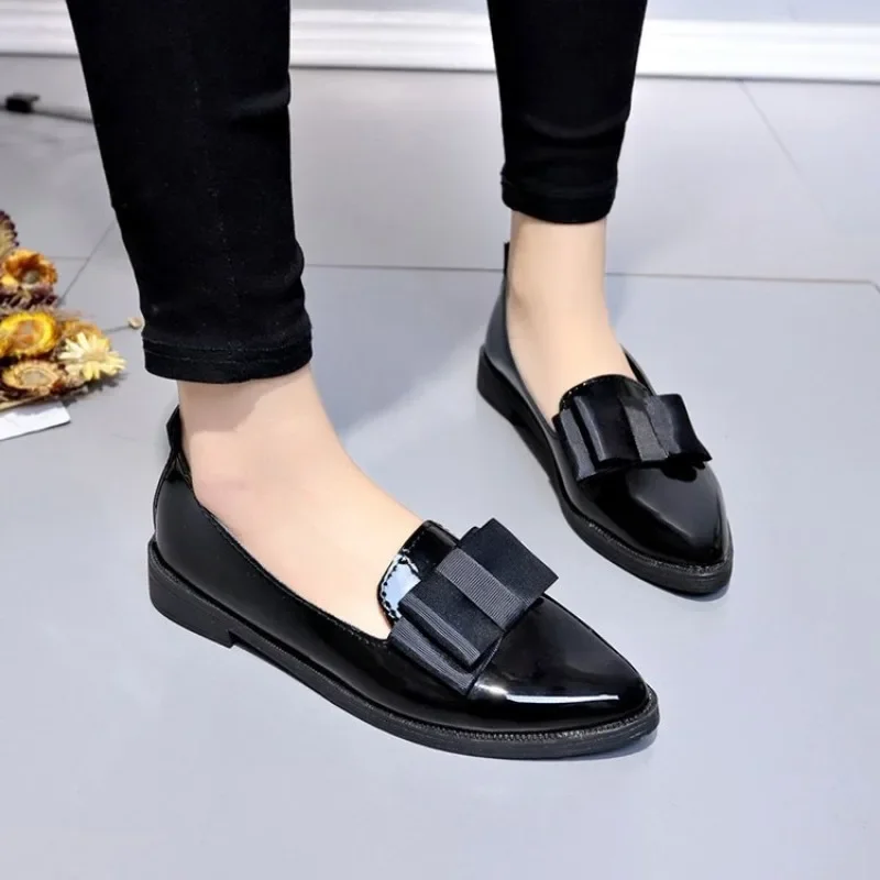 2024 British Style Flat Shoes Loafers Patent Leather Black Work Shoes Professional Small Leather Shoes for Women Autumn