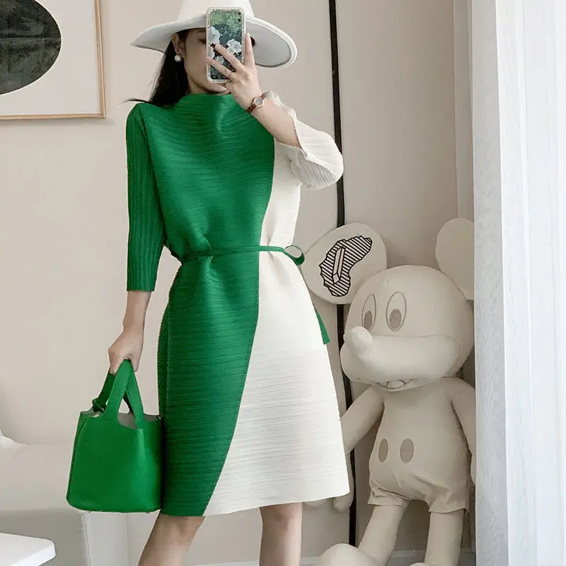 Pleated dress for women's clothing, color matching, waist tightening, high-end and elegant dress for children