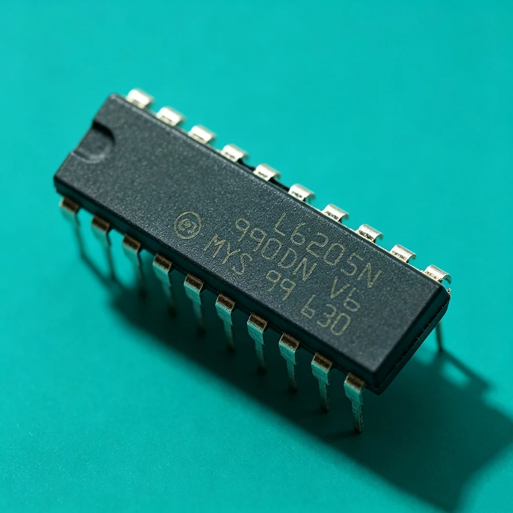 10pcs/lot DIP-20 L6205 L6205N In Stock