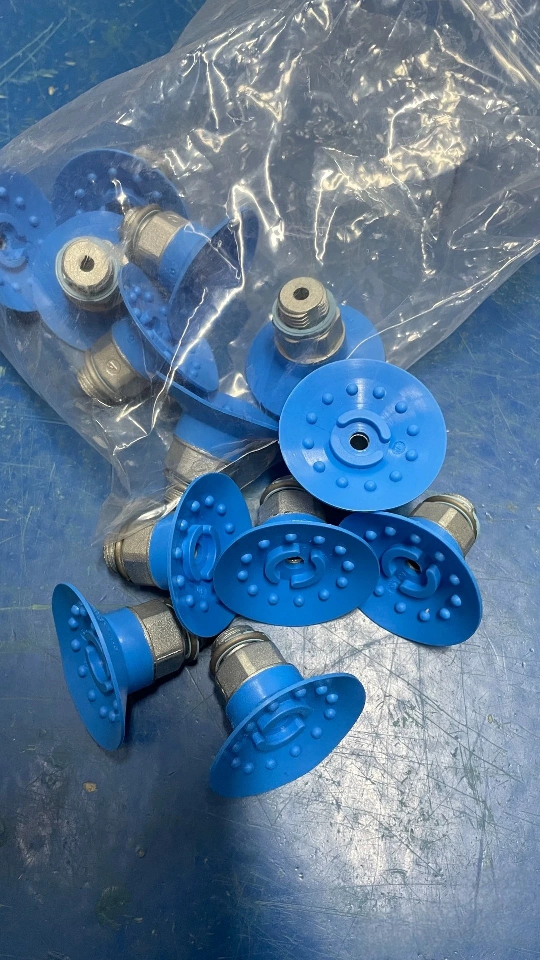 كوب شفط كامل/4-بخاخ من من من من من من من نوع FESTO VAS-40-1/4-PUR-B 1396092 VAS-40-1/4-SI-B 1379454 VAS-55-1/4-NBR 36144 VAS-55-1/4-PUR-B 1396095