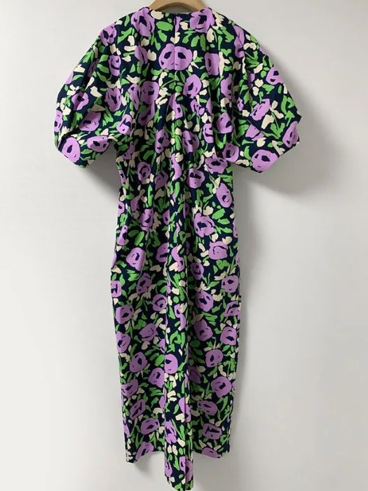 세련된 여름 꽃 프린트 느슨한 캐주얼 중간 길이 버블 슬리브 드레스 여성 라운드 넥 짧은 소매 통근 스타일 드레스