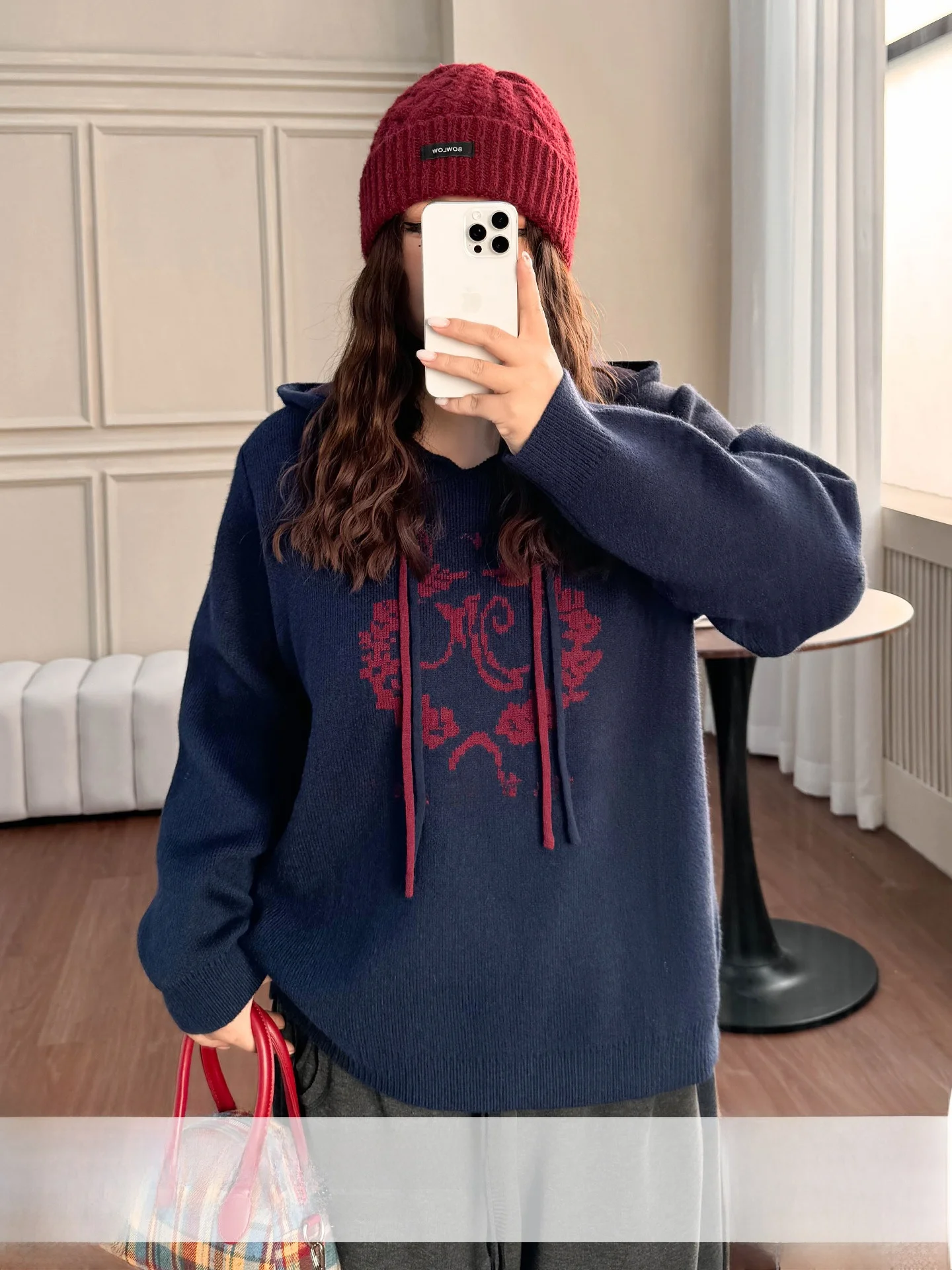 

Трикотаж для колледжа в американском стиле больших размеров с капюшоном контрастного цвета, теплый свитер с вышивкой для женщин больших размеров