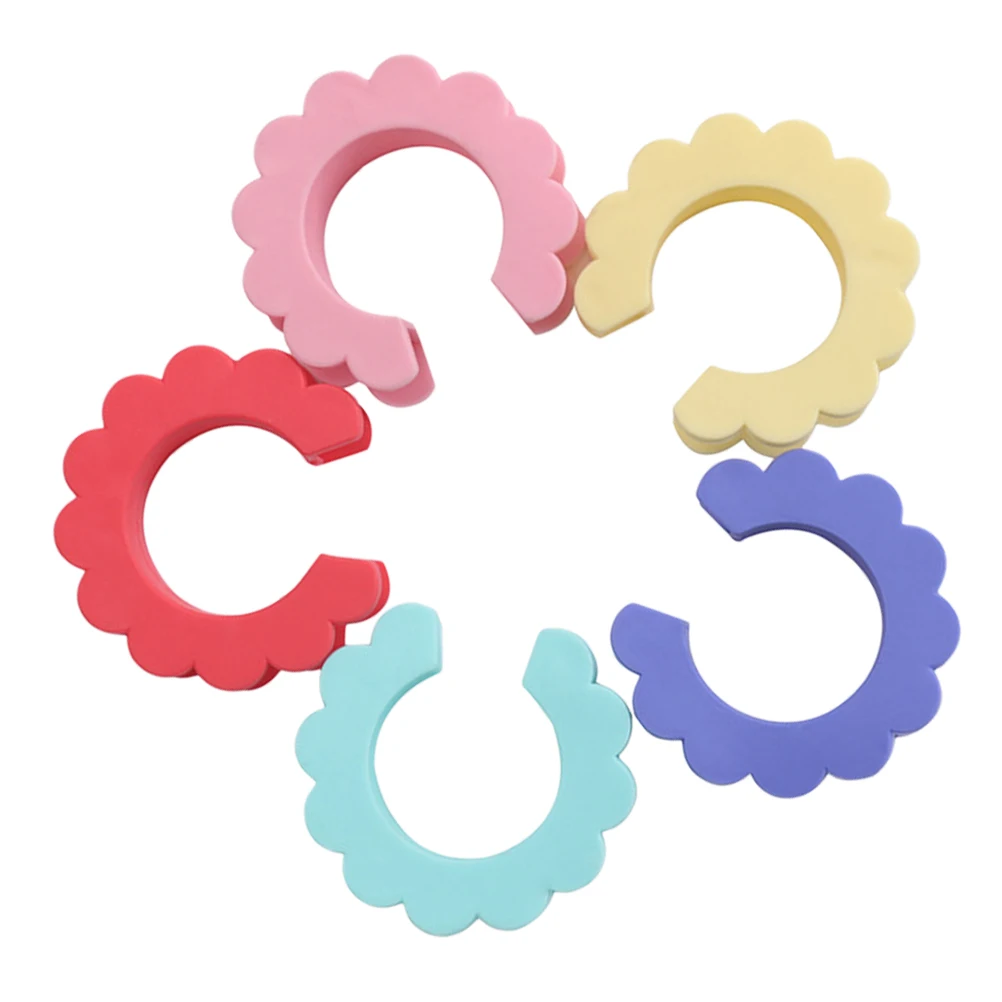 

5pcs Flower Shaped Silicone Buckles Windproof Fixing Rings Non-Slip Hanger Grippers Home Travel Clothes Secure Buckles Reusable