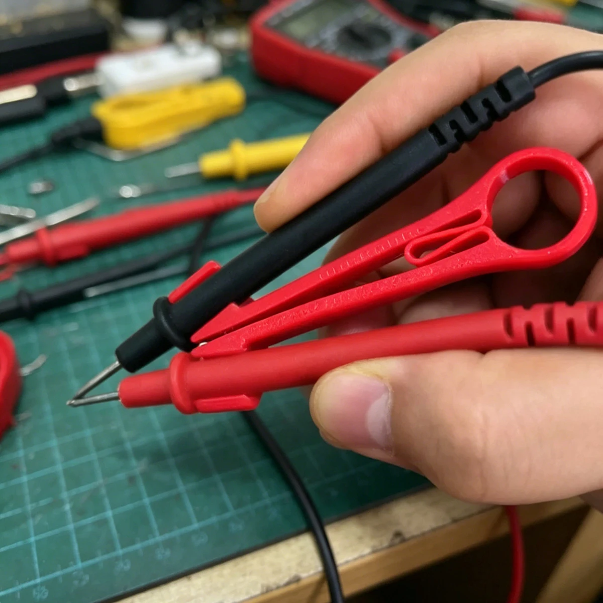 3D Printed Multimeter Probe Holder, Electrician Test Pen Positioning Clamp, Hands-Free Measuring Pen Fixing Bracket
