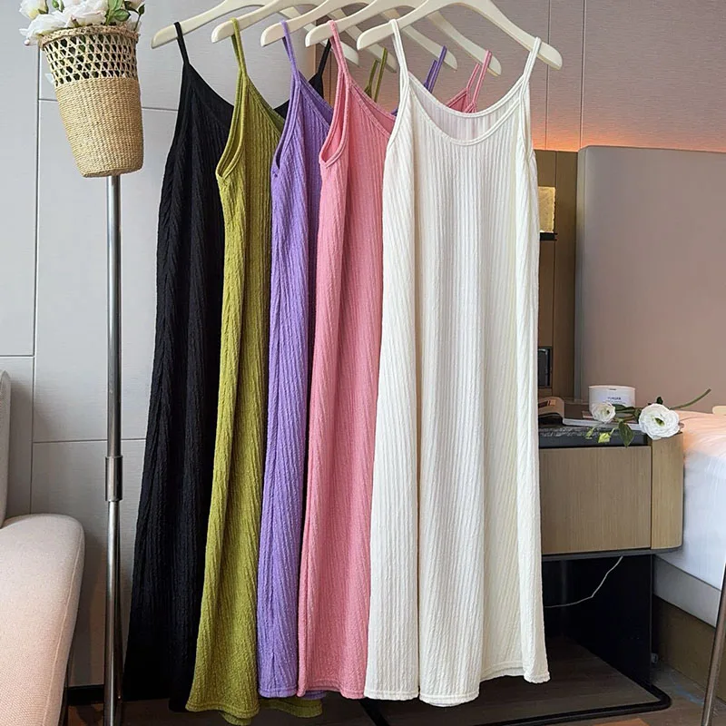 女性スパゲッティストラップドレス 2025 夏ソリッドカラールーズロングビーチサンドレス怠惰なエレガントなノースリーブイブニングパーティーミディド​​レス