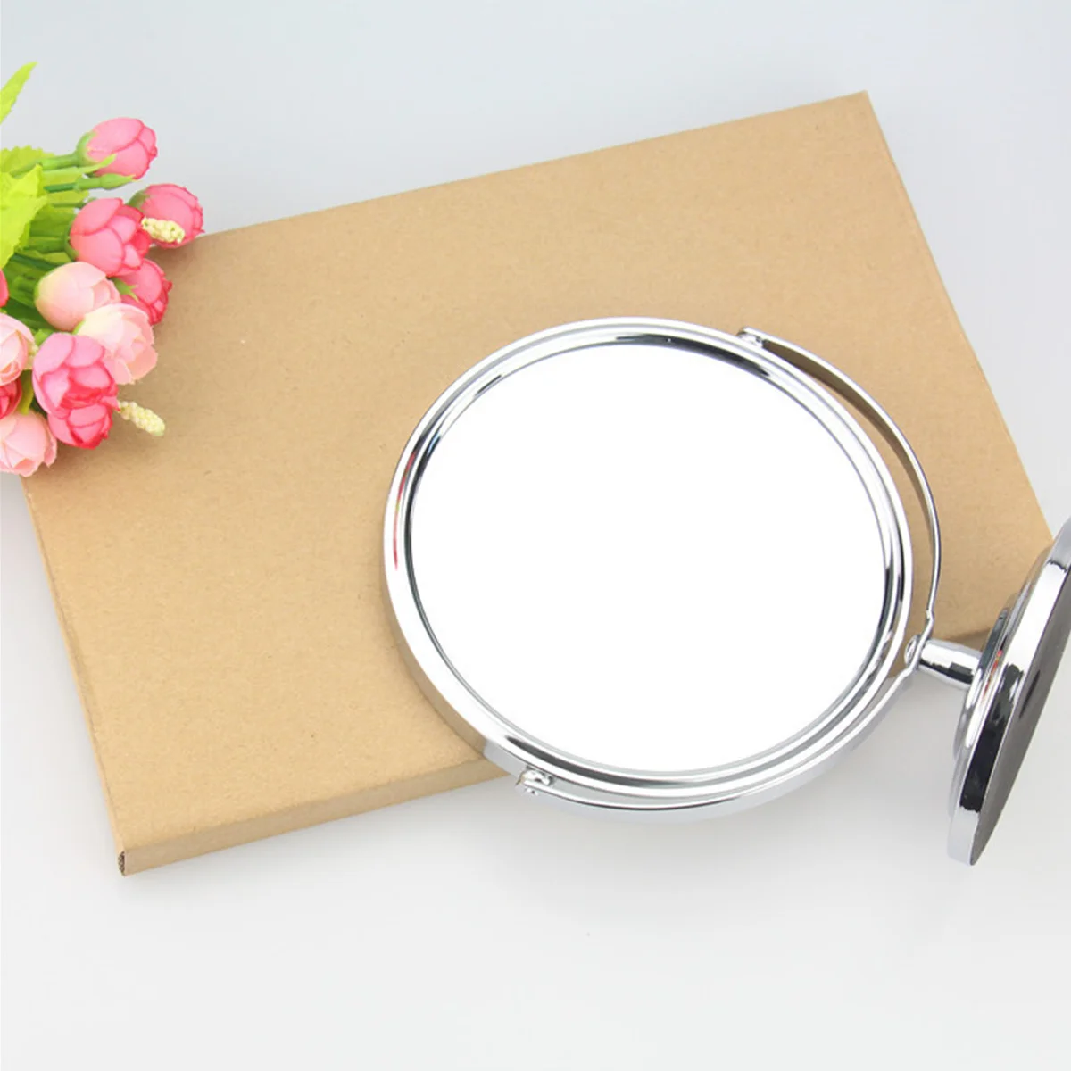 Dwustronne obrotowe lusterko kosmetyczne z lupą, stołowe, dekoracyjne, eleganckie, odporne na zarysowania, przenośne, do łazienki lub na biurko.