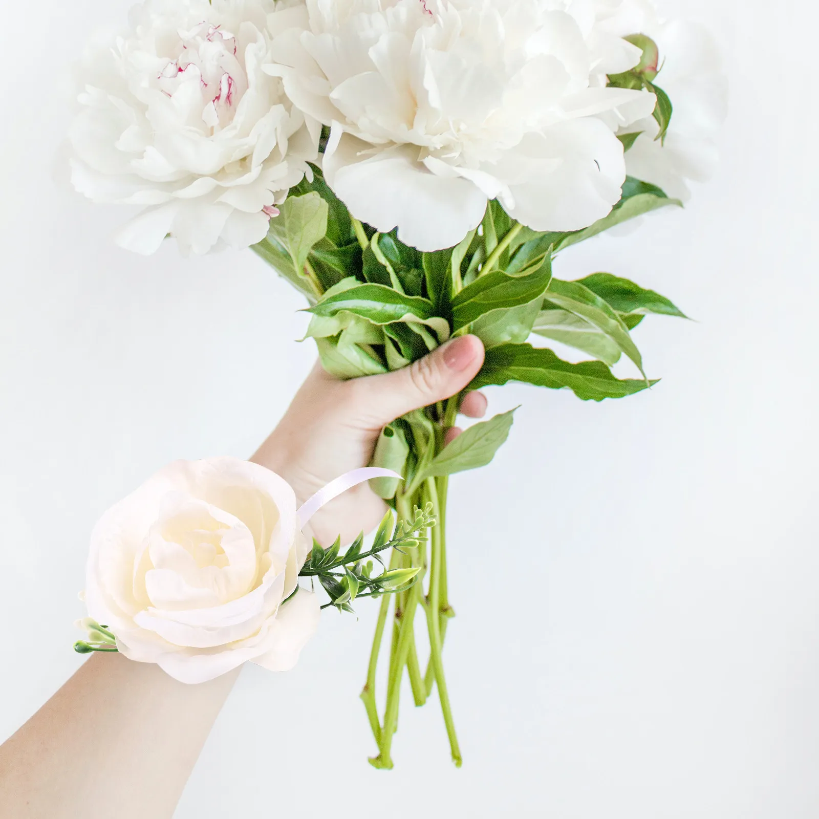 Pearl Corsage Bracelet Artificial Flower Wrist Corsage for Bride Bridesmaid Wedding Prom Bridal Shower Romantic Accessory