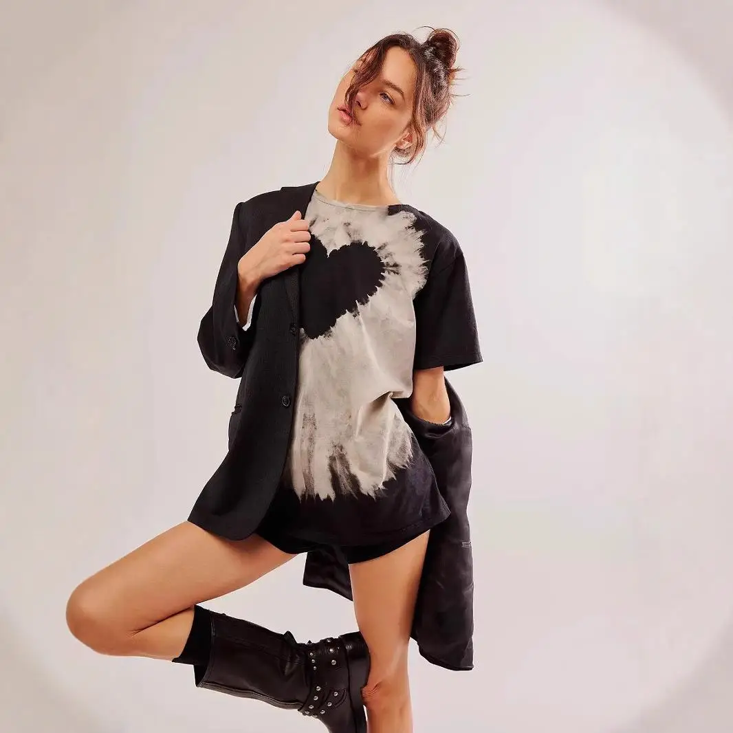 

Женская футболка ort Sve с принтом в виде сердца, повседневная, круглая, полиэфирная ткань с 3D-эффектом, коллекция весны 2023.