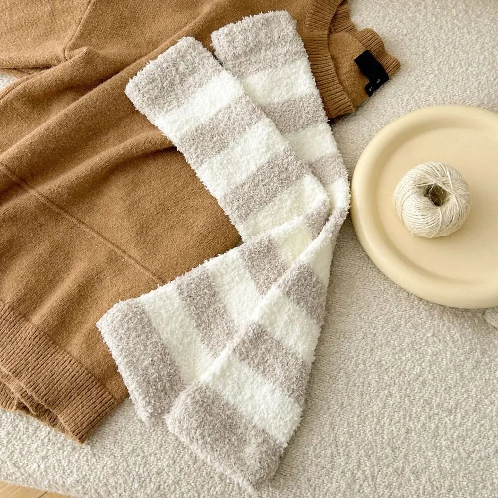 Bonito engrossar quente longo tubo meia capa listra meias chão meias de pelúcia simples aquecedores de perna coral velo meias menina