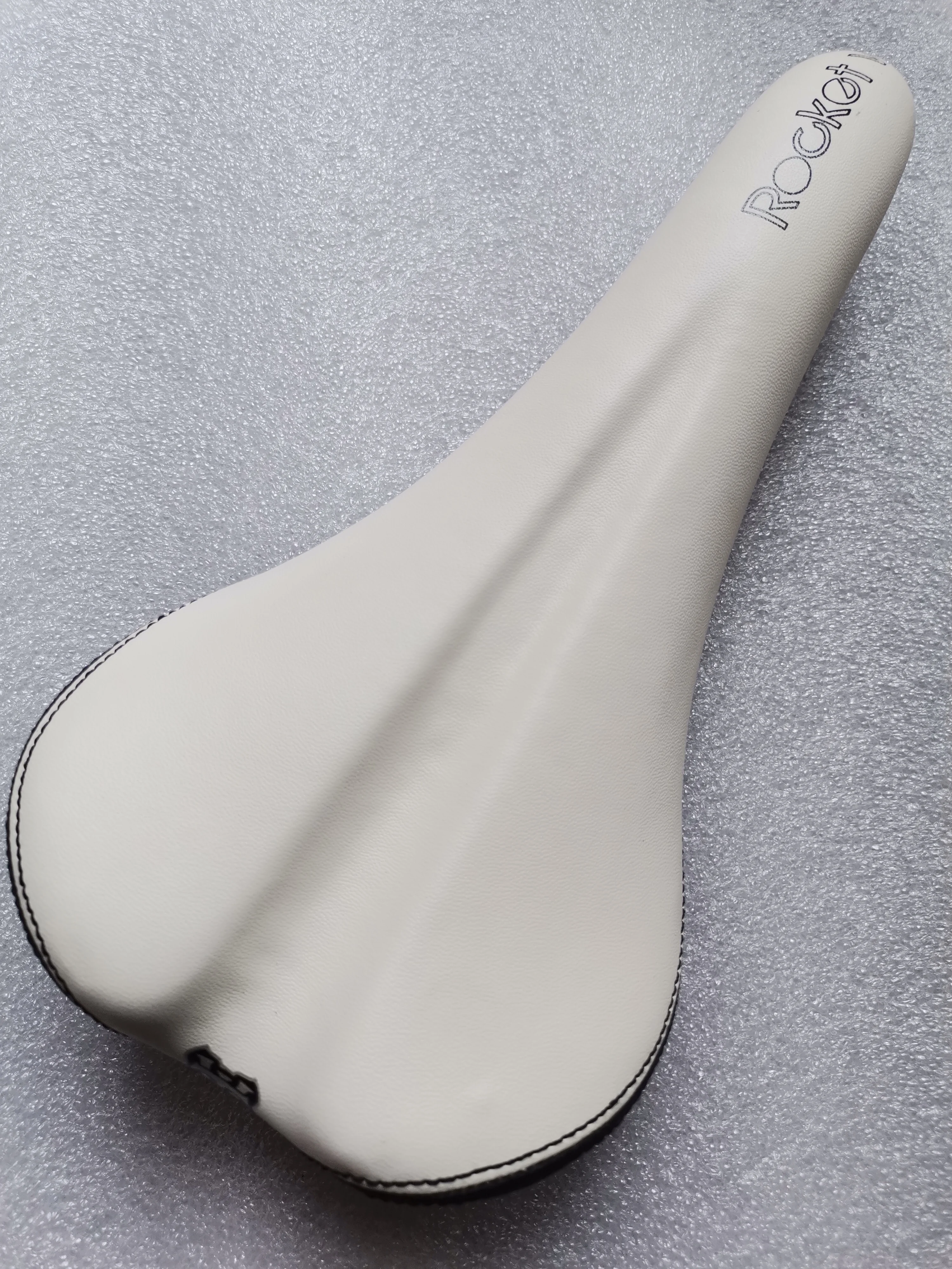 

NEW WTB ROCKET V SADDLE SEAT MTB CITY BIKE BLACK WHITE L268mm x W129mm