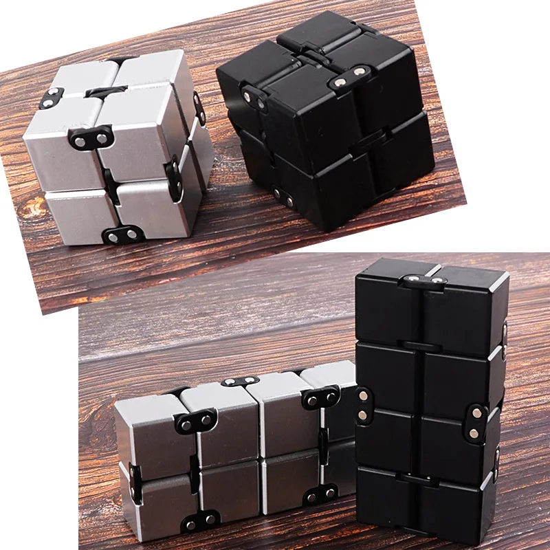 لعبة تخفيف التوتر المكعبة المعدنية اللانهائية تدور بسهولة اليد مكرنك أعلى مكتب مكعب الإجهاد الإغاثة الأطفال التعليمية Po