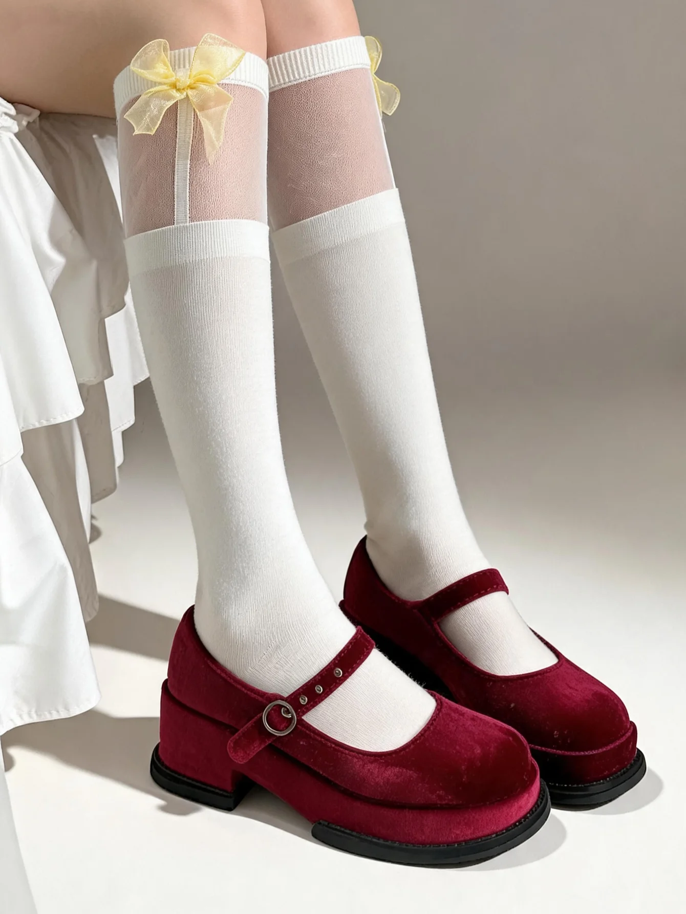 Calcetines Altos de Malla y Algodón con Lazo Amarillo Dulce para Mujer, con Parte Superior Transparente en Blanco Crema, para Atuendos Preppy y Combinables
