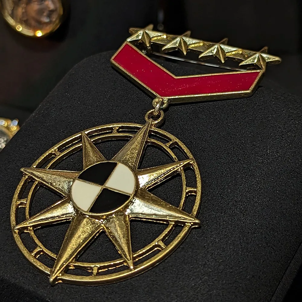 Antique Gold Star Compass Enamel Brooch Decorative Lapel Pin Women Vintage Retro Suit Coat Statement Jewelry