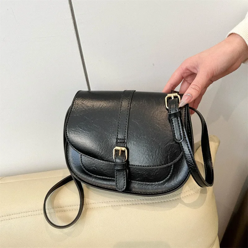 Versatile shoulder messenger bag temperament commuter retro saddle bag