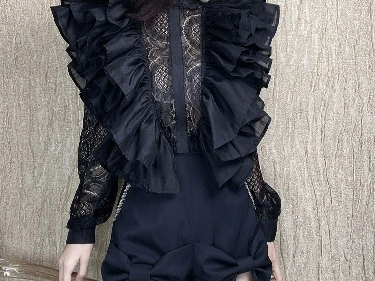 

Hollow Lotus Leaf Edge Design Lace Top 2025 Early Spring New Slim Fit Short Shirt for Women
