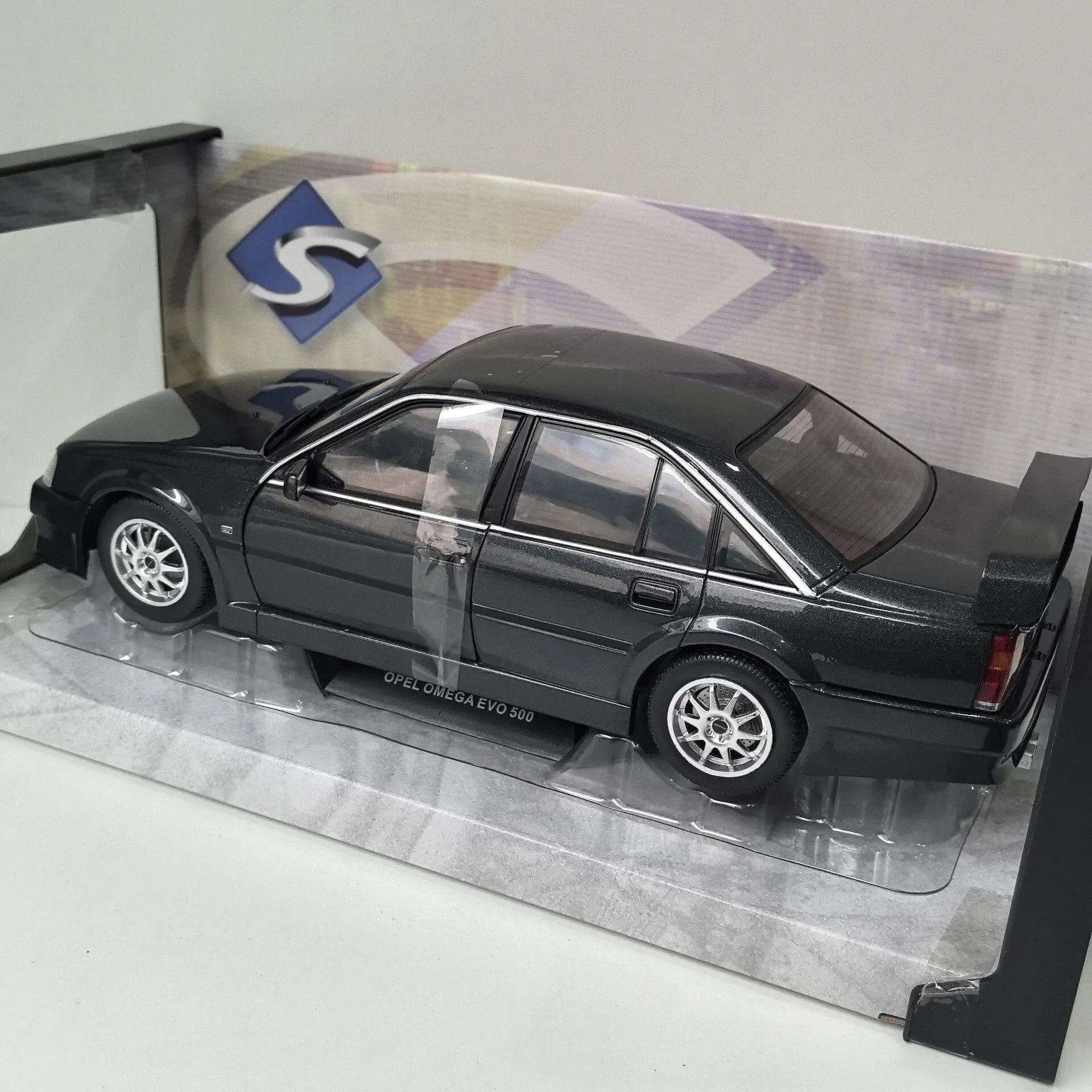 Picture 6: Paint Surface Defects SOLIDO Diecast 1/18 Scale OPEL OMEGA EVO 500 1990 71 Alloy Car Model