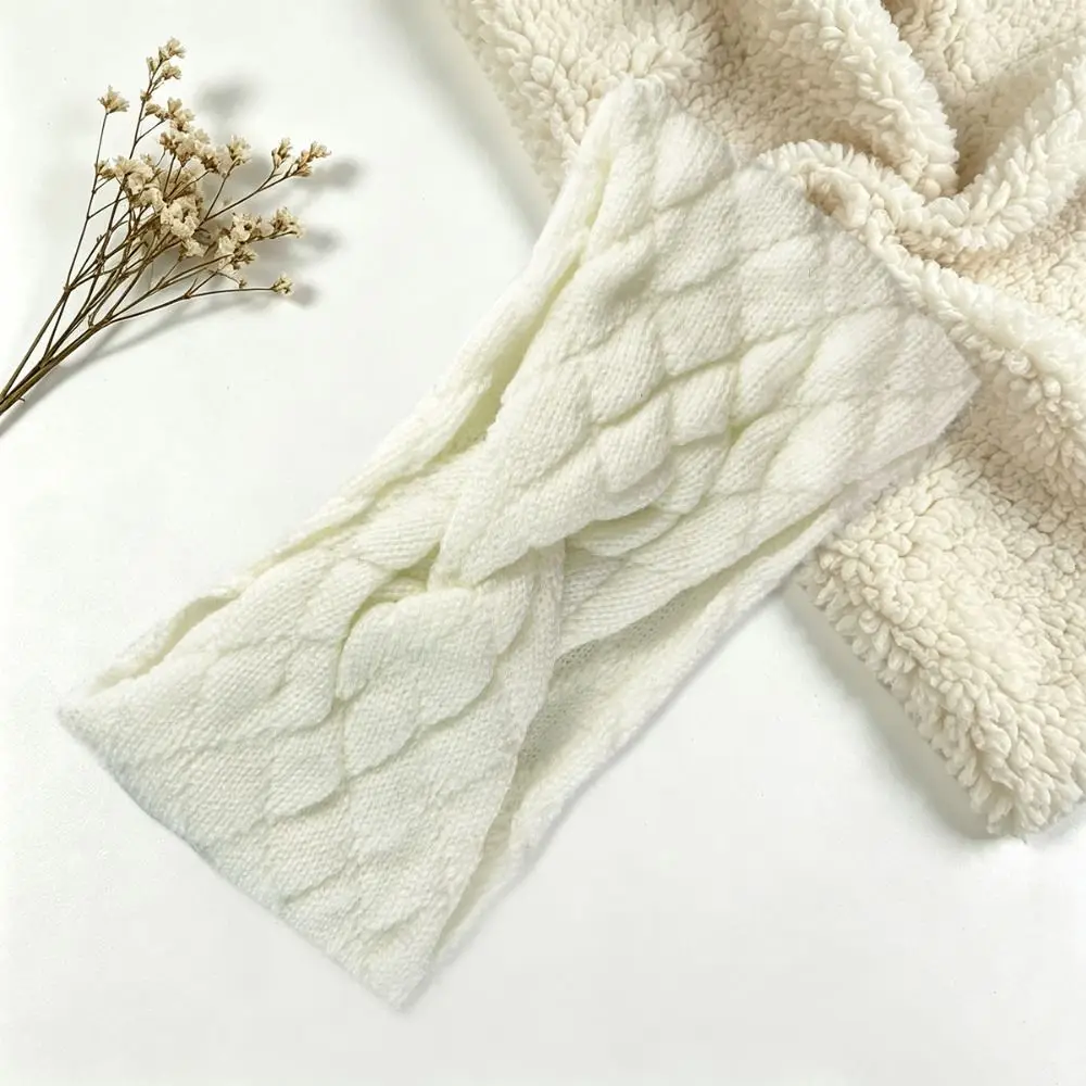Cable Knit Knitted Headband Soft Stretch Knitted Fabric Ear Warmer Headband Solid Twisted Front Turban Headband Winter Outfits