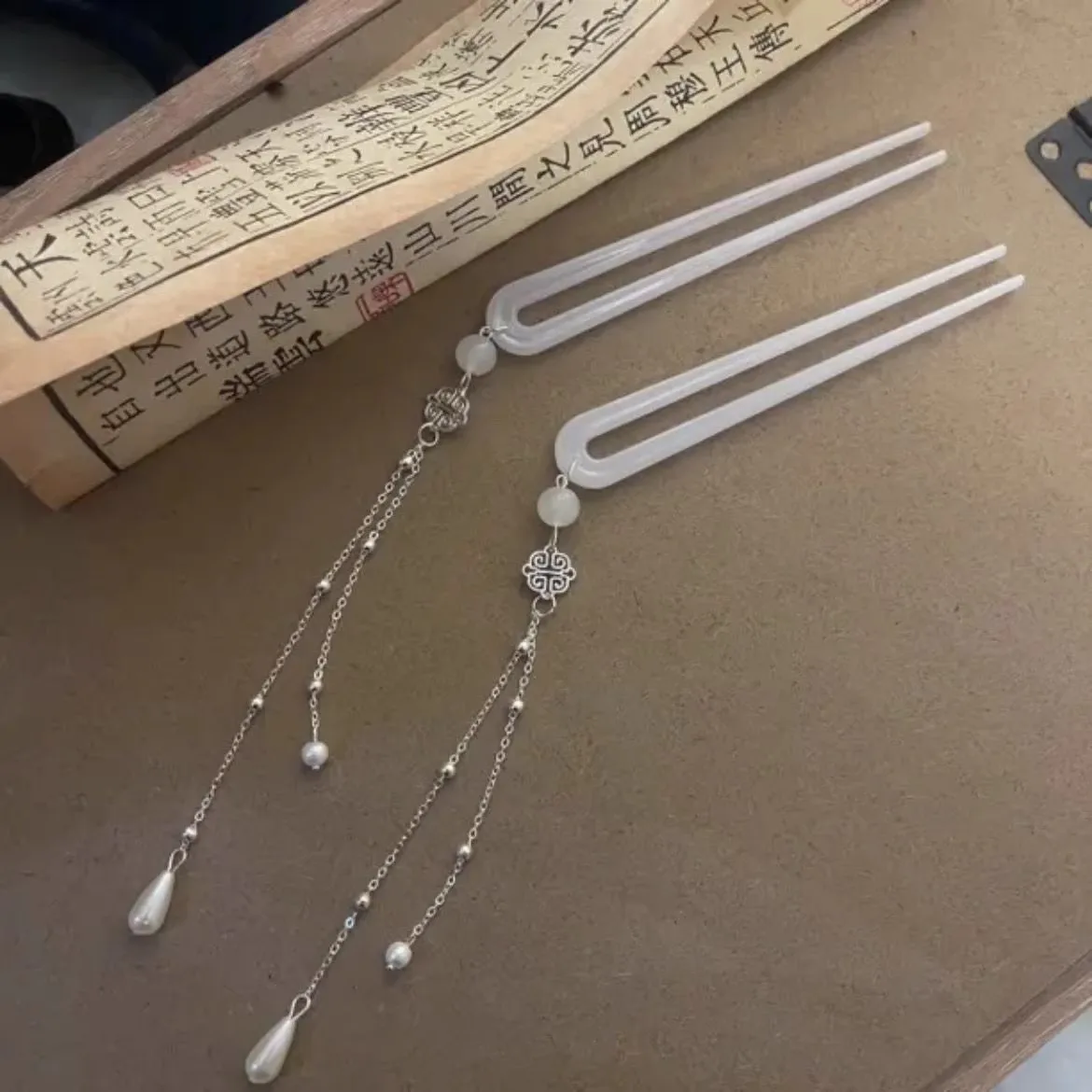 1/2pcs 여성을위한 U 모양의 머리핀 우아한 수지 술 헤어 스틱 소녀 유행 보석 헤어 액세서리 패션 모자 썸네일 4