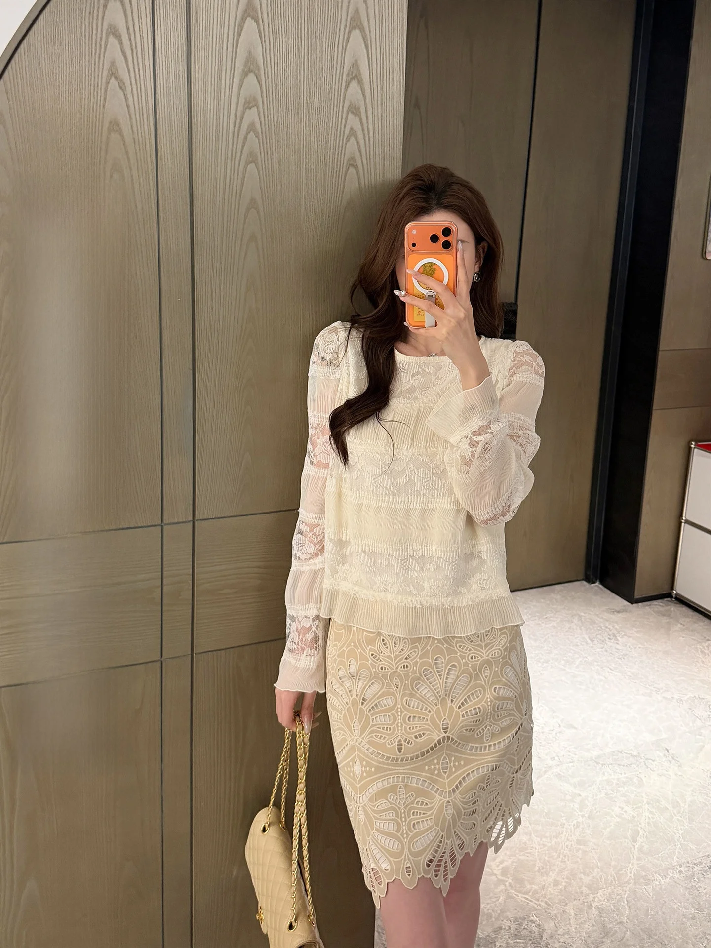 

Kun Total【Water Flower】Women's Heavyweight Lace Shirt Chic Ageless Personality Top New Style Casual Straight Polyester Fiber