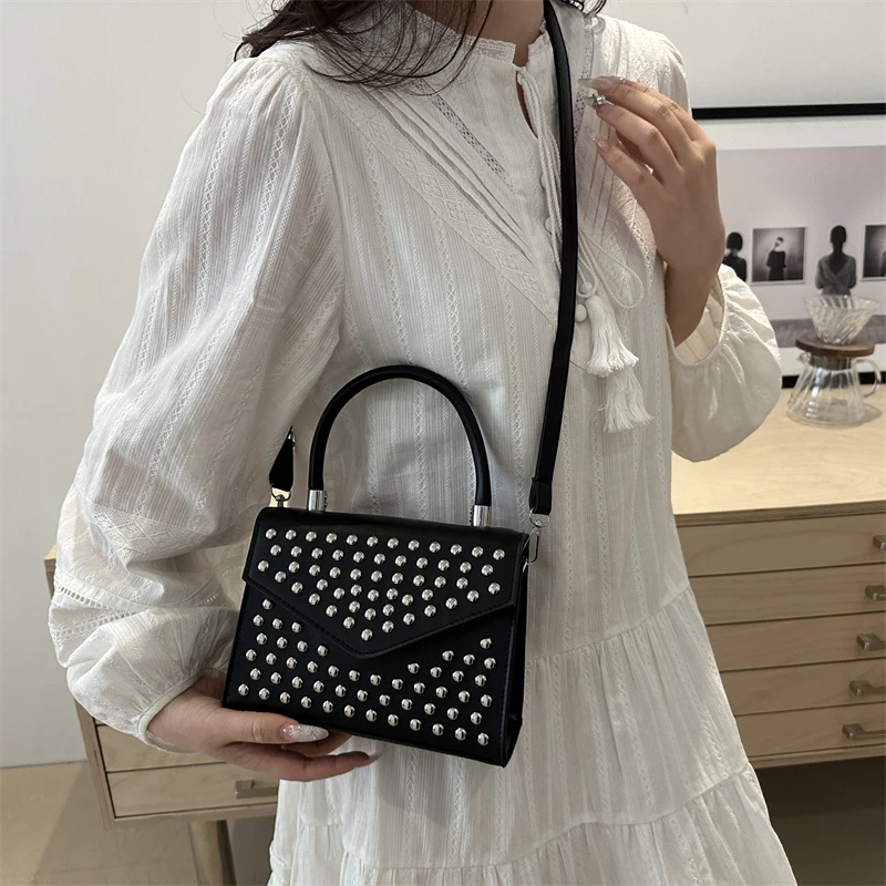 Designer Nieten Umhängetasche mit kurzem Griff Handtasche Mode Mini kleine Handytasche Geldbörse solide Pu-Leder Damen Umhängetaschen – Detail 8