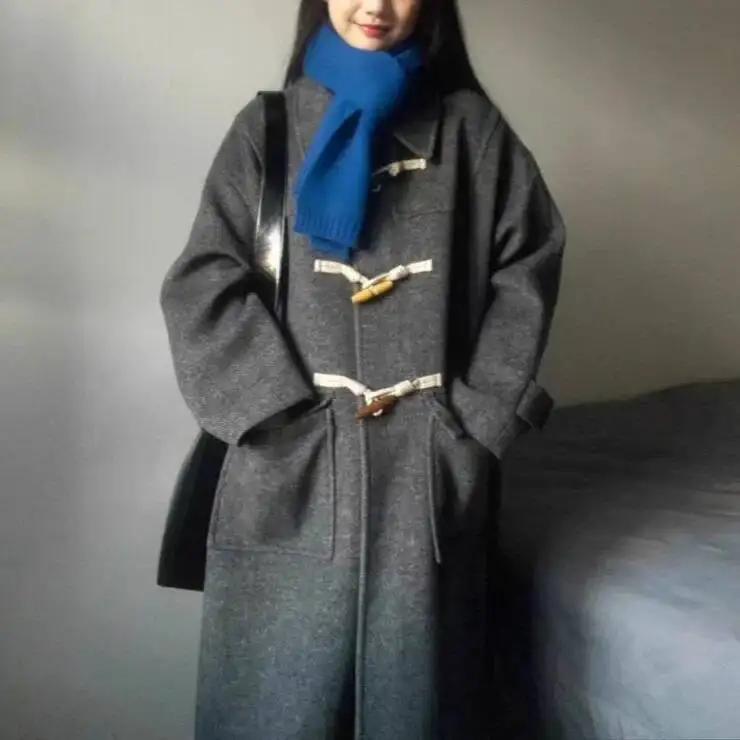 グレーのウールのコート女性の春秋の新しいスタイルの上品な小さいサイズのミッドレングスの女性のアウターウェアポリエステル繊維ピュアカラー