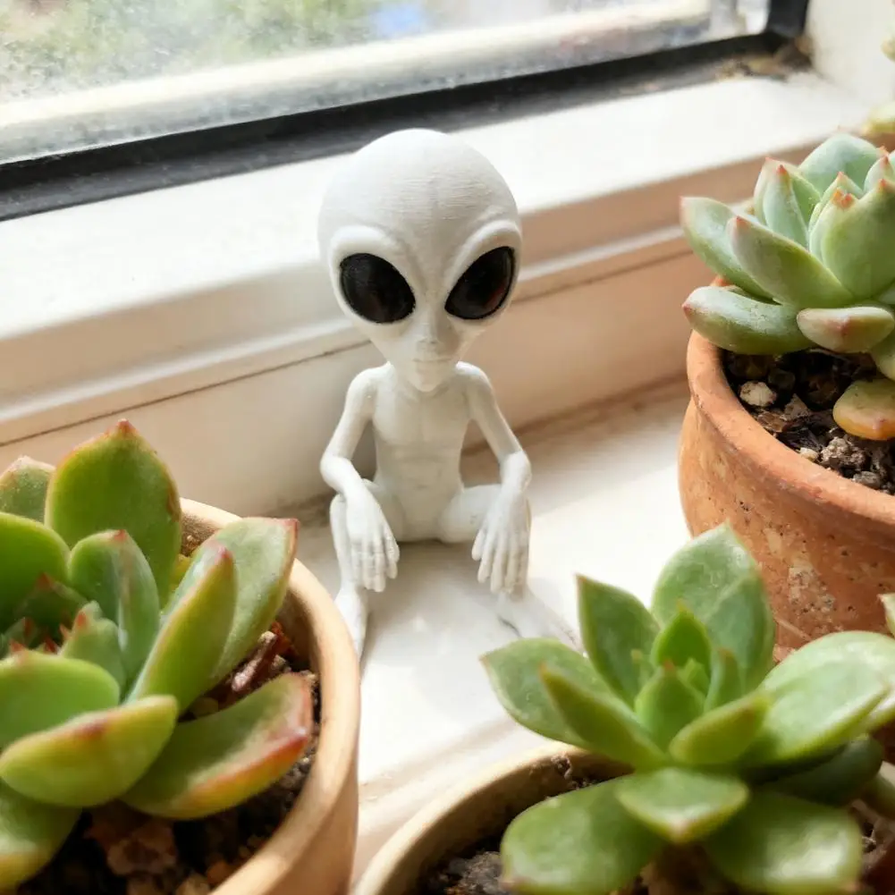Sci-fi Aliens Figurine Funny Sitting Aliens Statue Planter Decoration Mini Aliens Ornament for Garden Home Desktop Decor