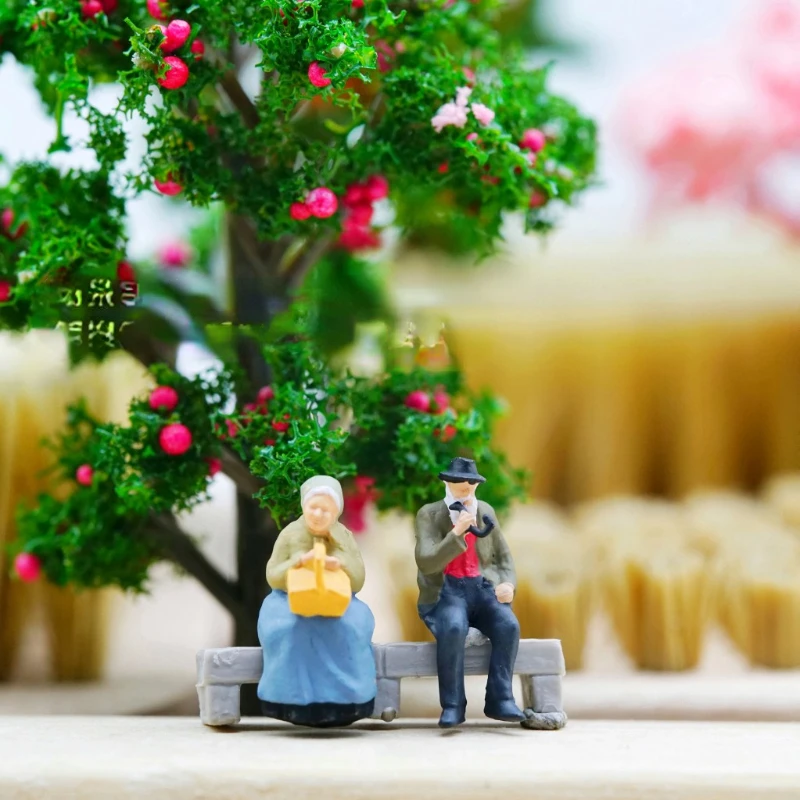 Miniature Model Figures Elderly Couple Sitting on A Bench Park Chat Cheer Miniature Scene Model 1:87 Micro Props Children Gifts