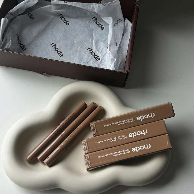 ลิปกลอสแฟชั่น แบรนด์เครื่องสำอาง กระเป๋าเครื่องสำอาง โฟมล้างหน้าสูตรอ่อนโยน ติดทนนาน ฟื้นฟูผิวหน้า ดินสอเขียนขอบปาก 11 สี