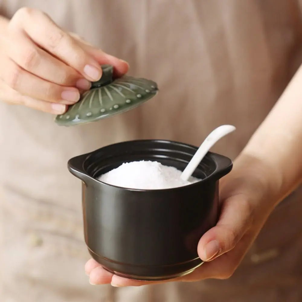 

Household Japanese Style Ceramic Seasoning Jar Moisture-proof Dust-proof Spices Storage Box With Spoon Stew Pot Salt