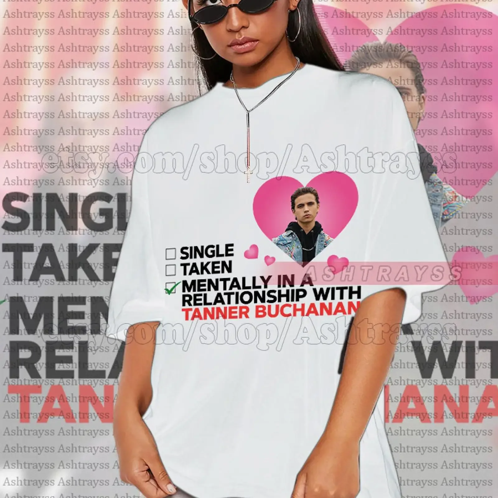 Camiseta vintage con estampado de la frase 'Single taken mentally in a relationship with Tanner Buchanan', lavada, elegante y versátil para uso diario.